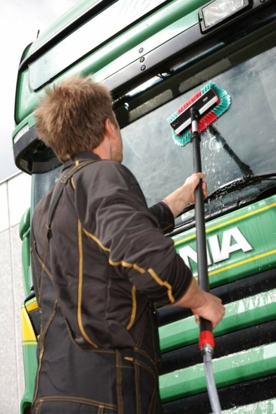 Vikan auto-kartáč průtokový měkký 280 mm černý 524752